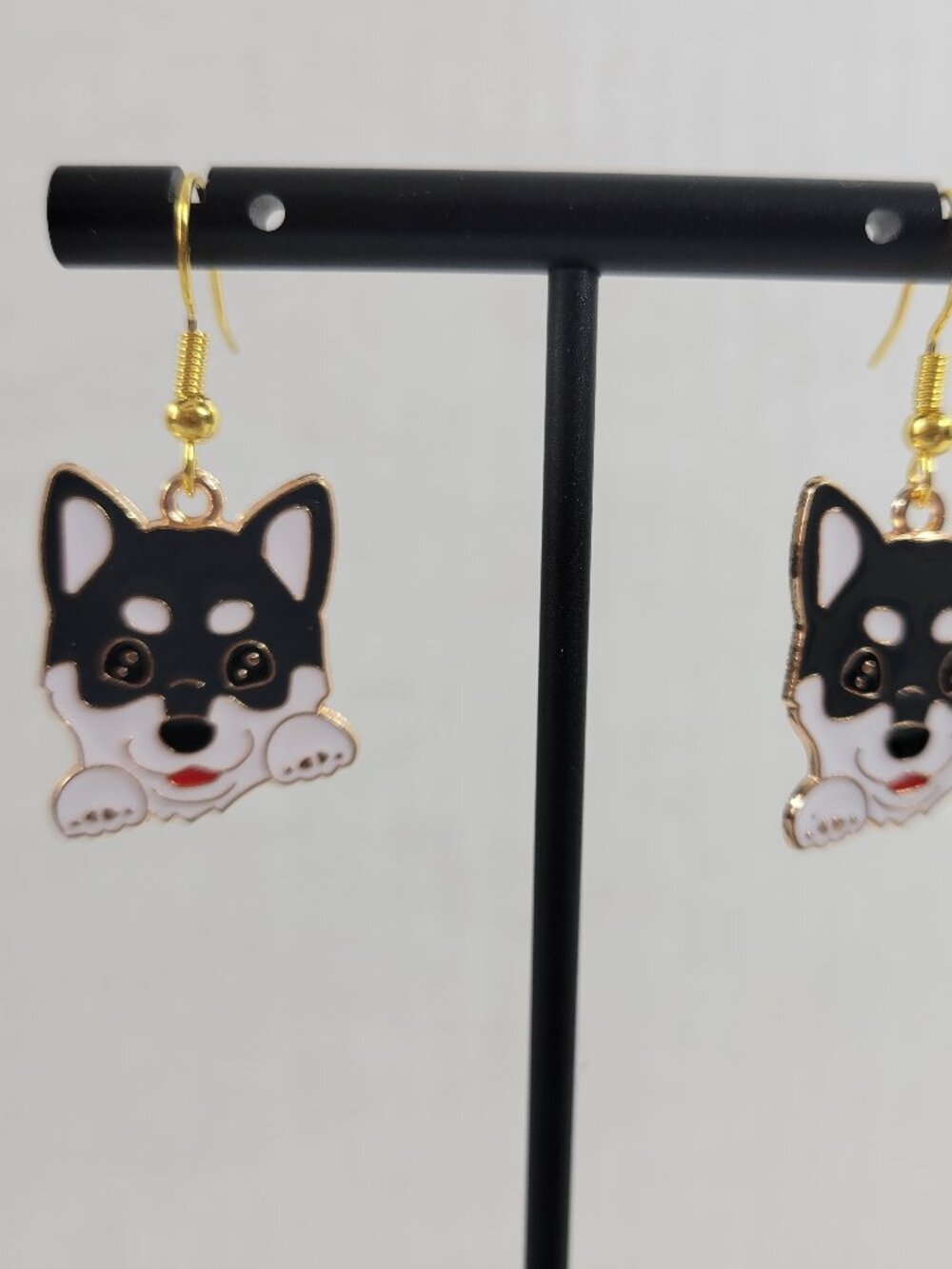 Husky Dog Enamel Dangle Earrings Cute Siberian Puppy Lover Gift Gold Tone E61E